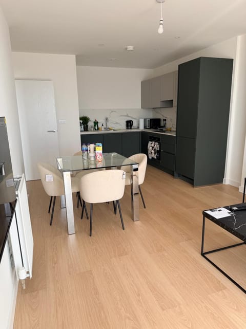 Coffee/tea facilities, Dining area, oven, stove