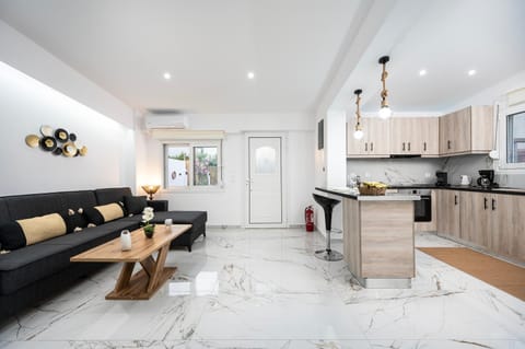 Kitchen or kitchenette, Living room, Seating area, Dining area, oven, stove