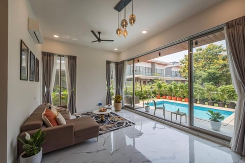 Living room, Pool view, air conditioner