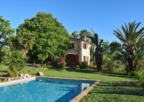 Property building, Garden, Swimming pool