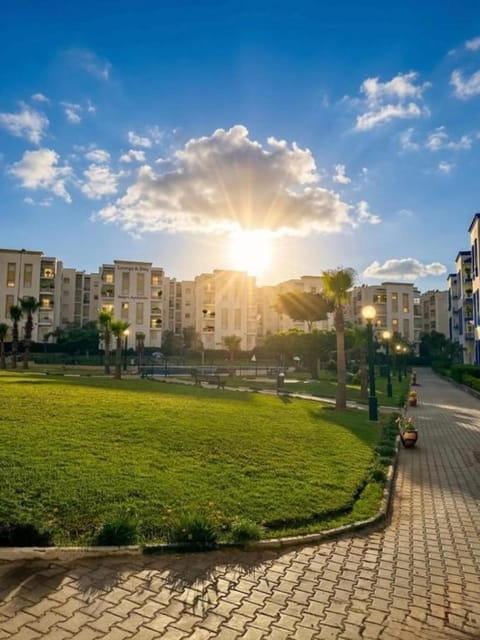 Property building, Garden, Garden, Swimming pool, Swimming pool, Swimming pool