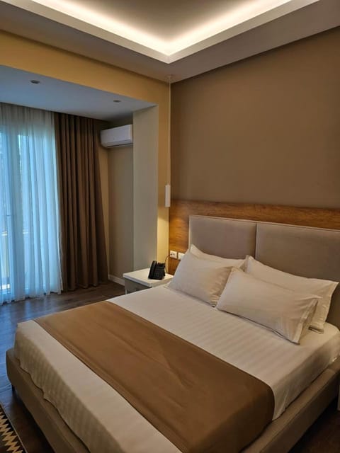 Bed, Photo of the whole room, Bedroom, air conditioner
