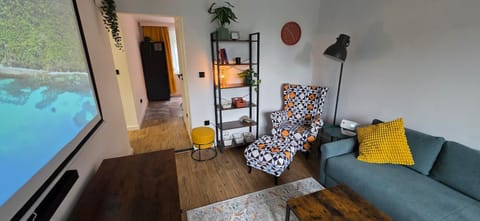 Communal lounge/ TV room, TV and multimedia, Living room, Seating area, Evening entertainment