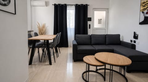 TV and multimedia, Living room, Seating area, Dining area, air conditioner