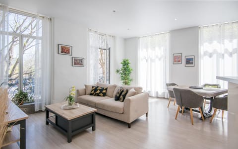 Bathroom, Balcony/Terrace, Living room