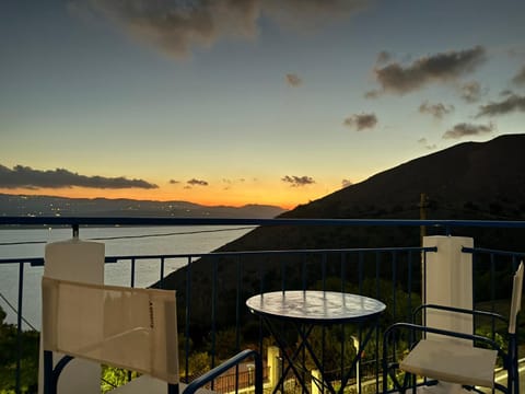 Patio, Natural landscape, View (from property/room), Balcony/Terrace, Mountain view, Sea view, Sunset