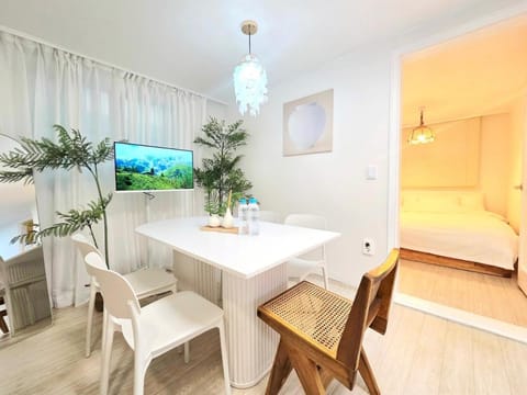 TV and multimedia, Living room, Dining area