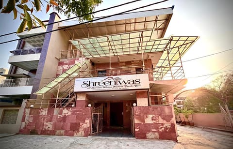 Facade/entrance
