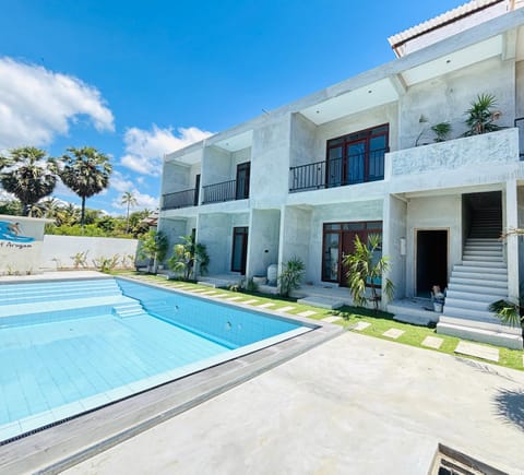 Property building, Day, Pool view, Swimming pool, sunbed