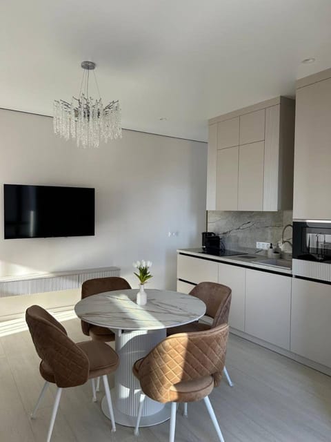 Kitchen or kitchenette, Living room, Seating area, Dining area, dishwasher, stove
