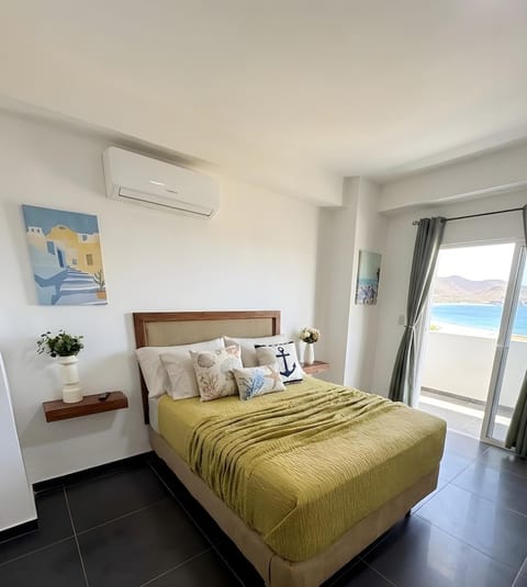 Bed, Photo of the whole room, Bedroom, Sea view, air conditioner