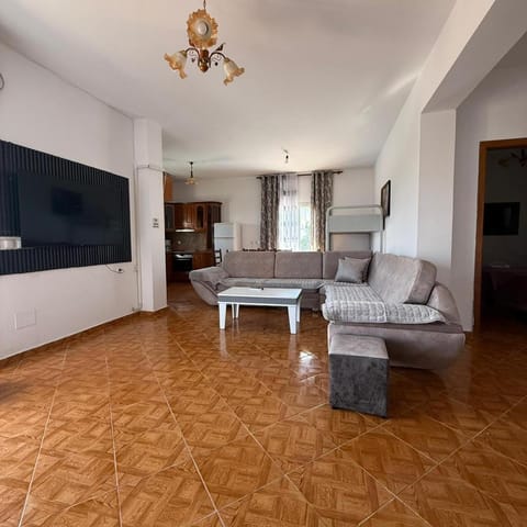 BBQ facilities, Garden, TV and multimedia, Living room, Seating area, Entertainment, Parking