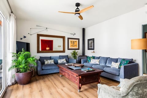 TV and multimedia, Living room, fireplace