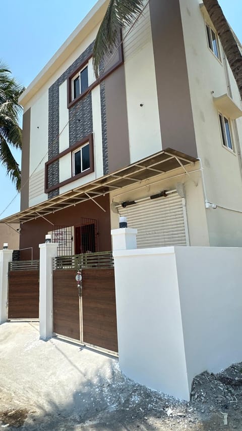 Property building, Day
