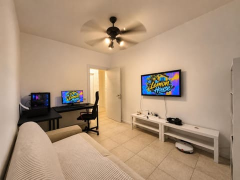 Communal lounge/ TV room, TV and multimedia, internet