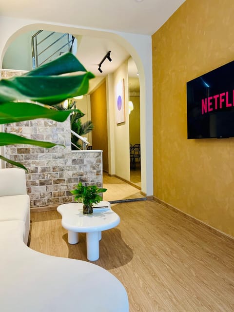 Communal lounge/ TV room, TV and multimedia, Living room