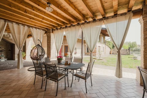 Patio, Day, Breakfast