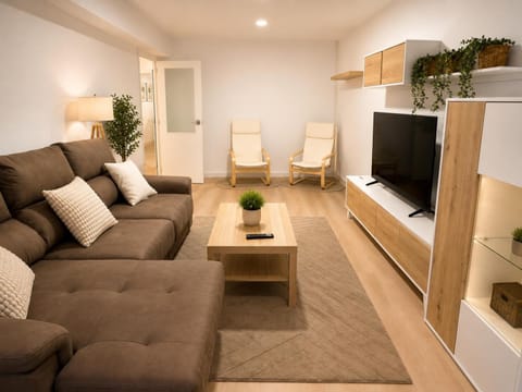 Communal lounge/ TV room, TV and multimedia, Living room, Seating area