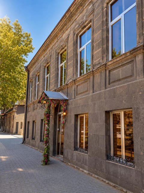 Property building, Facade/entrance, Day