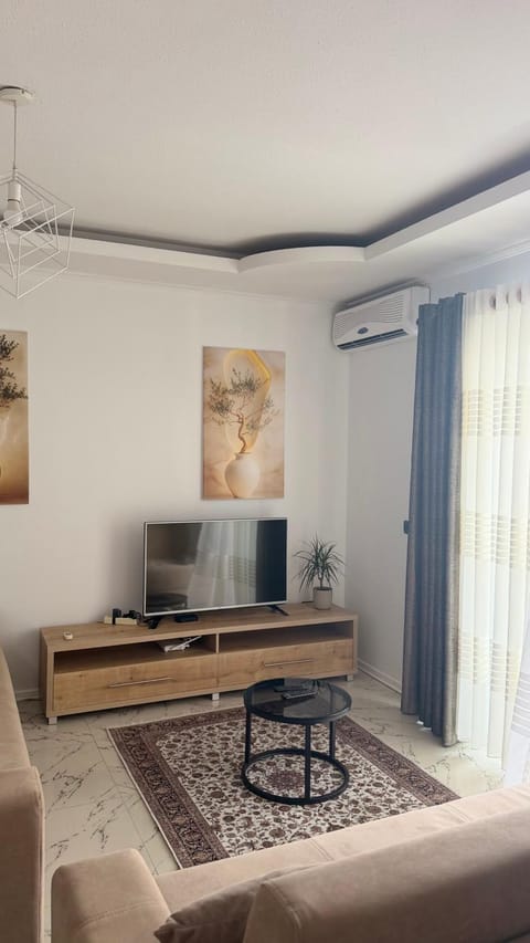 TV and multimedia, Living room, Evening entertainment