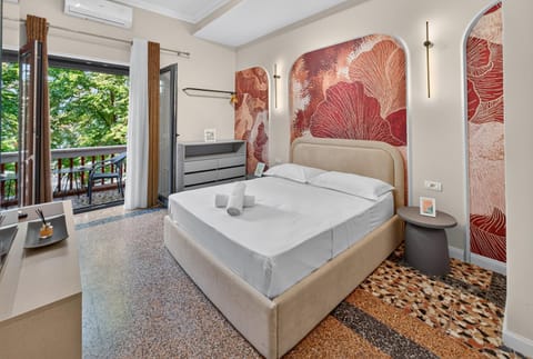Bed, View (from property/room), Balcony/Terrace, Photo of the whole room, Bedroom, towels, air conditioner