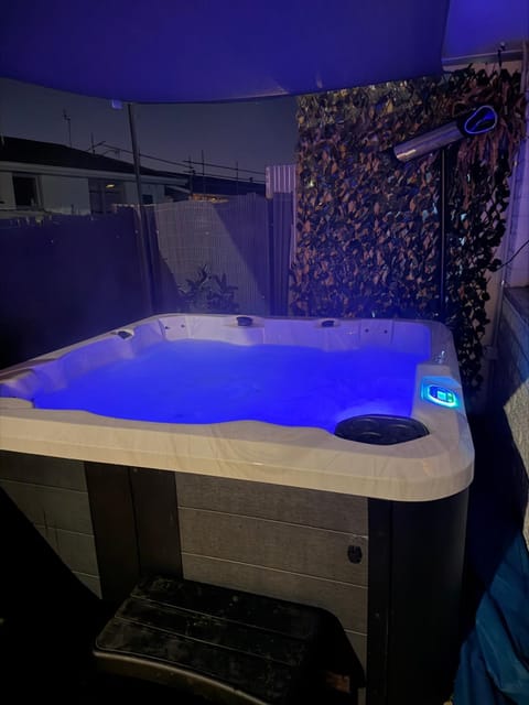 Hot Tub, Garden view