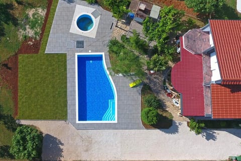 Property building, Facade/entrance, Natural landscape, Activities, Bird's eye view, Other, Guests, Pool view, Area and facilities, Swimming pool, Family