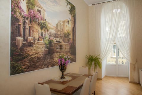 TV and multimedia, Coffee/tea facilities, Balcony/Terrace, Kitchen or kitchenette, Seating area, Dining area