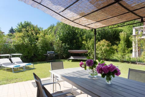 BBQ facilities, Garden, Dining area