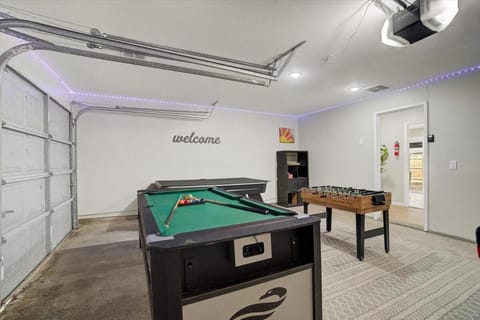 Billiard, Game Room
