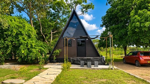Property building, Natural landscape, Garden view, Location