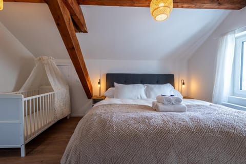 Bed, Bedroom, children, cot, Family, towels, towels