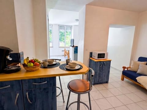 Kitchen or kitchenette, Dining area, Food