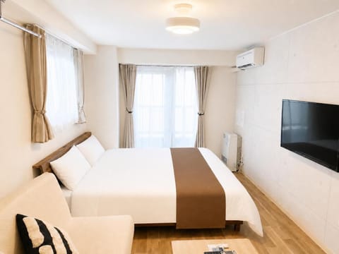 Bed, Living room, Bedroom, air conditioner