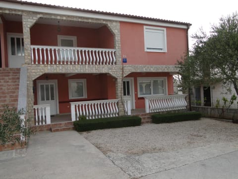 Property building, Facade/entrance, Garden view, Street view