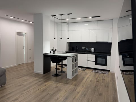 TV and multimedia, Coffee/tea facilities, Living room, Dining area, oven, stove, kitchen