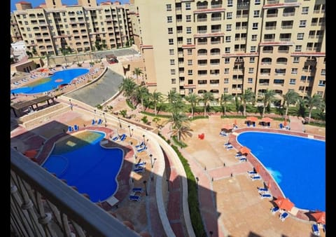 Property building, Day, Pool view, Swimming pool, sunbed