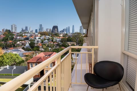 View (from property/room), Balcony/Terrace, City view