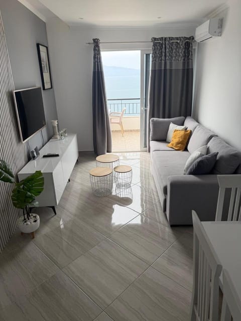 TV and multimedia, Coffee/tea facilities, Seating area, Sea view, Lunch