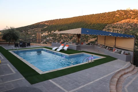 Day, Natural landscape, Mountain view, Pool view, Swimming pool, sunbed