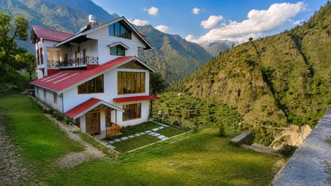 Property building, Day, Natural landscape, Garden view, Mountain view
