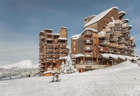 Property building, Winter, Skiing, Skiing