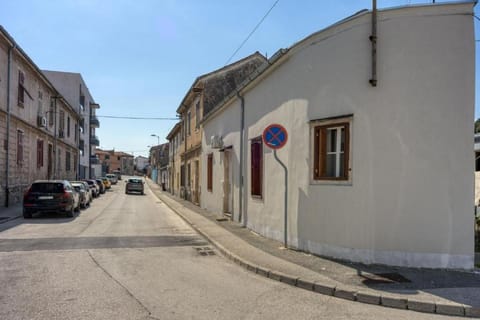 Property building, Street view, Location, Parking