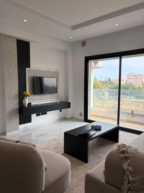 TV and multimedia, Balcony/Terrace, Living room, Seating area, internet, air conditioner