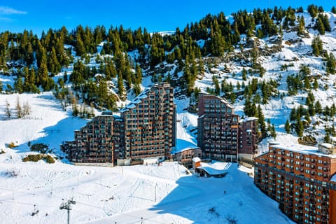 Property building, Day, Winter, Skiing, Skiing