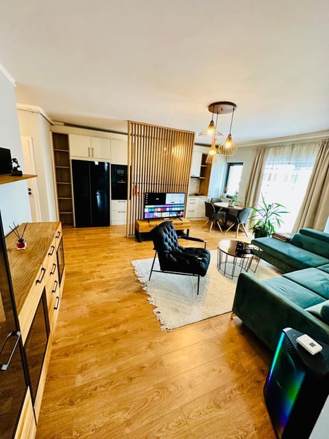 TV and multimedia, Kitchen or kitchenette, Living room, Seating area, Dining area