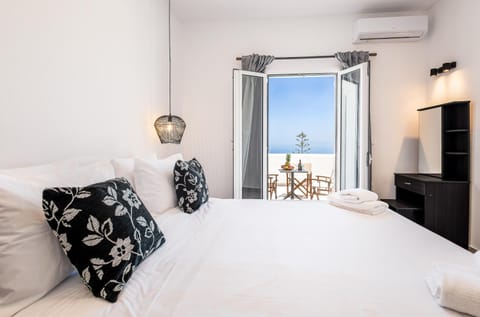Bed, Bedroom, Sea view, Sunrise, air conditioner