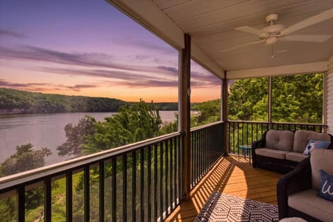 Balcony/Terrace, Lake view