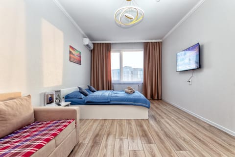 Bed, TV and multimedia, Bedroom