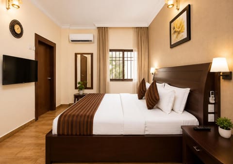 Property building, Communal lounge/ TV room, Bed, Bathroom, TV and multimedia, View (from property/room), Photo of the whole room, Evening entertainment, Bedroom, room service, VIP, air conditioner